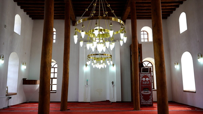 Isparta’da uluborlu'daki kubbesiz cami yaklaşık 800 yıldır zamana meydan okuyor..!